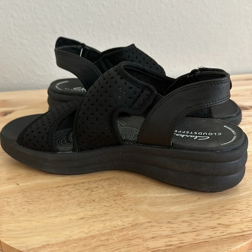 Clarks Cloudsteppers Perforated Sandal -Drift Fern